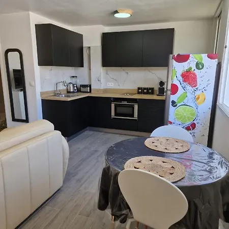 Les Allées LʼÎle-Rousse