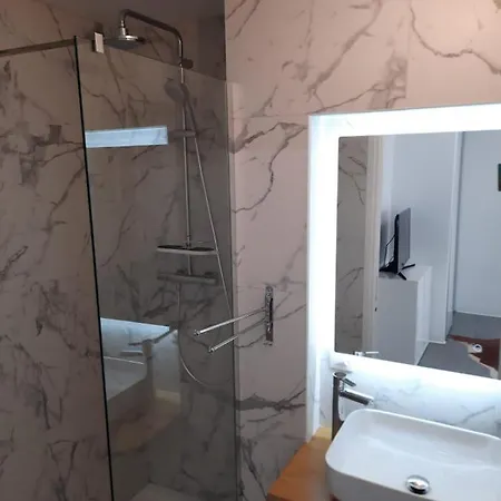 Les Allées * LʼÎle-Rousse