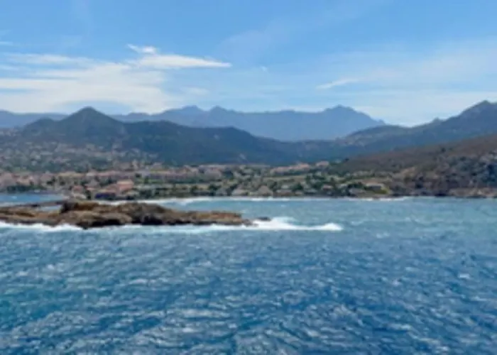 Les Allees * LʼÎle-Rousse