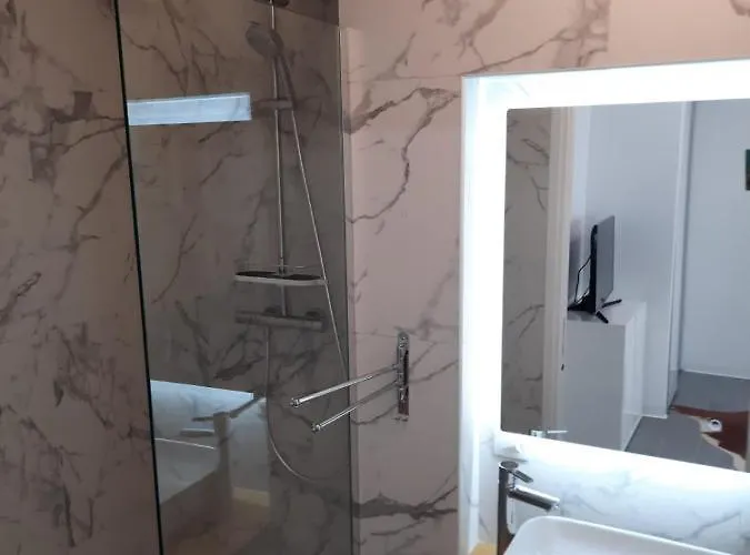 Les Allees * LʼÎle-Rousse